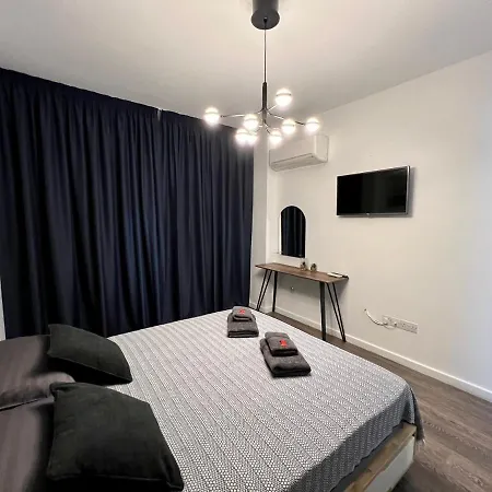 Fat Cow Apartment Larnaca
